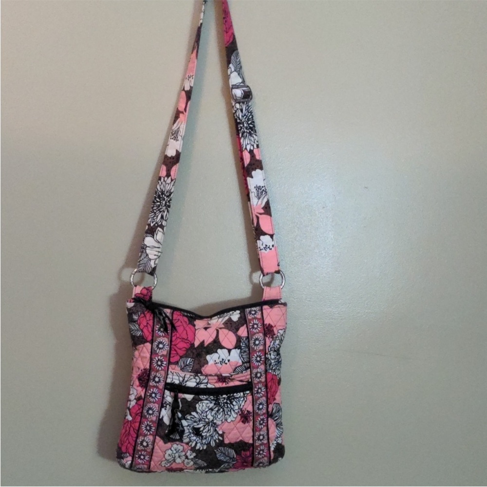 Vera Bradley Hipster purse in “Mocha Rose”. EUC! Colors are pinks and browns.